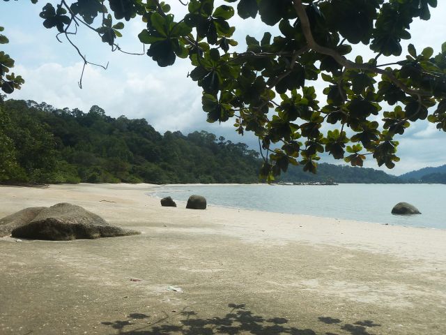 Unser einsamer Nachbarsstrand ist nur zu Fuss erreichbar.